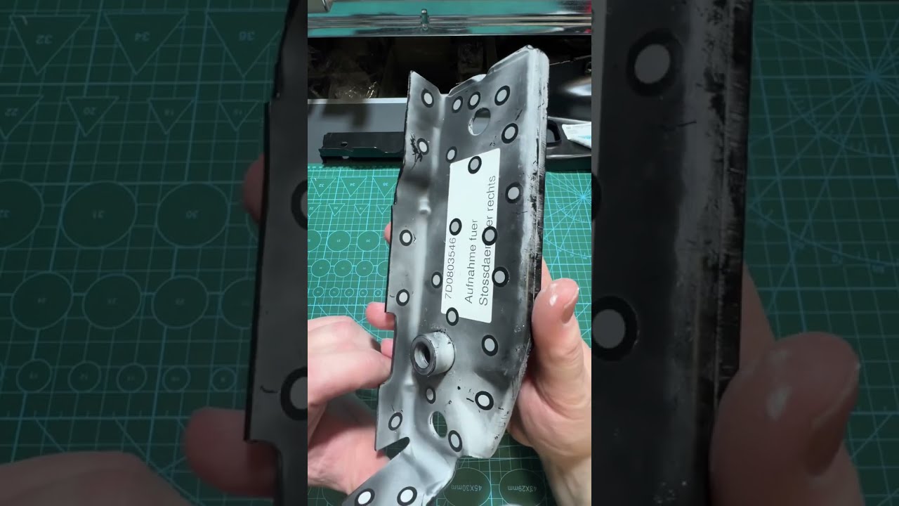 VW T4 - Aufnahme für Stossdaempfer Hinten auf der Innenseite - 7D0803546