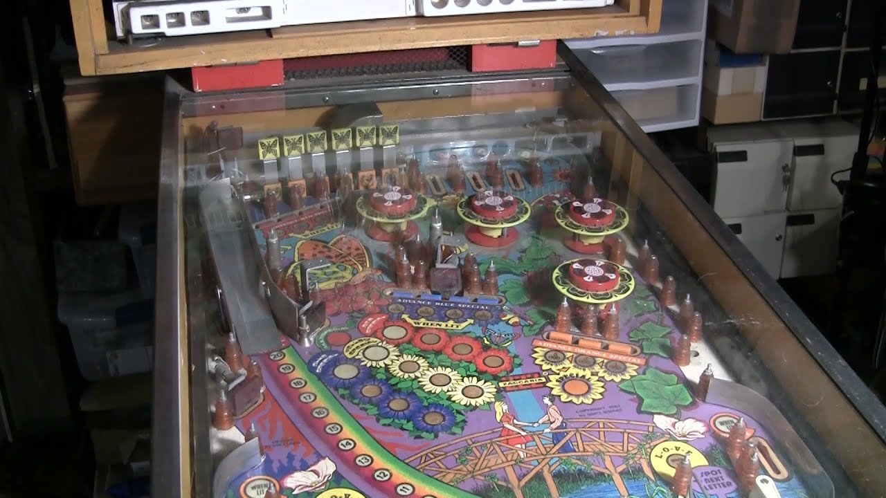 First Look - Zaccaria Farfalla Pinball from Italy! - PinballHelp.com
