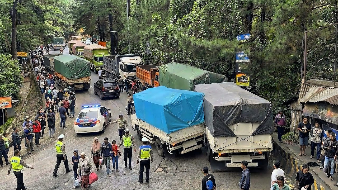Luar Biasa Sulit‼️Perjuangan Sopir Truk Lewati Tikungan Sempit, Sitinjau Lauik Kembali Lumpuh Total