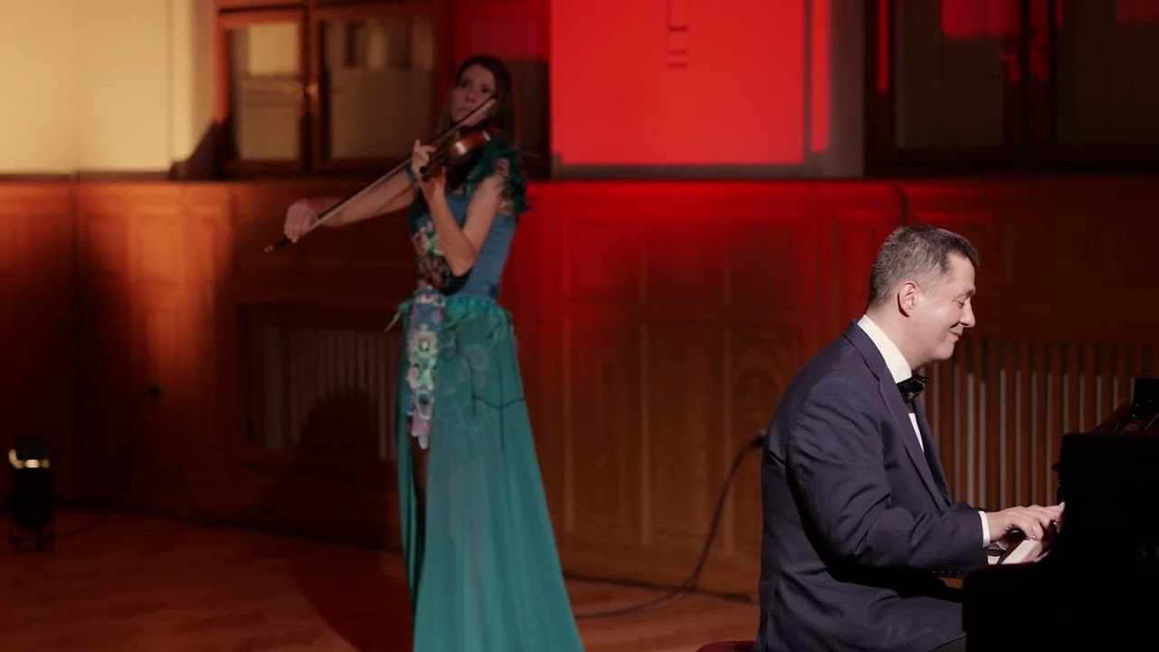 O holy night, Can't help falling in love, Hallelujah (medley by 🎻 Victoria Linnen & 🎹 Peter Zbranek)