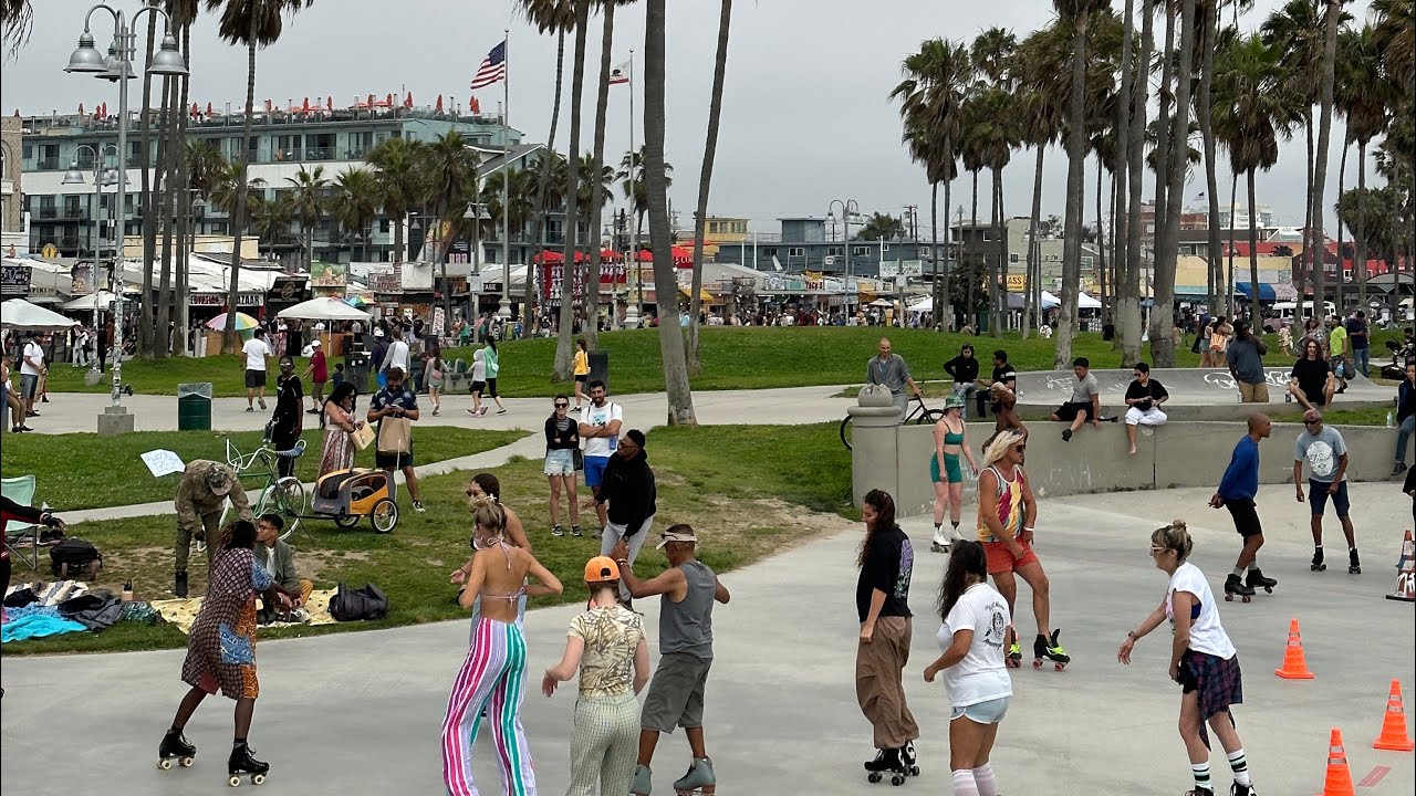 우중충한 날씨에도 항상 주말에 붐비는 미국 엘에이 베니스 비치 (Venice Beach, Los Angeles) 영상