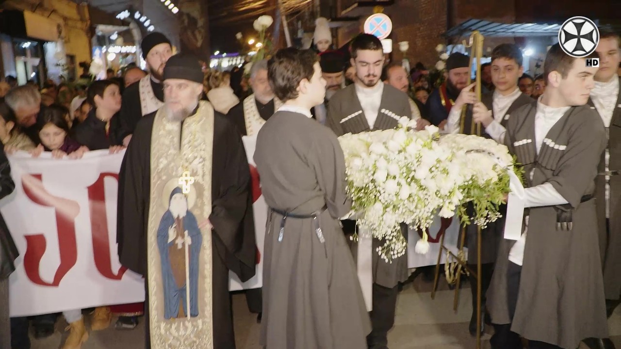 პატრიარქის ნათლულებმა სამების საპატრიარქო ტაძრისკენ ფეხით მსვლელობა მოაწყვეს