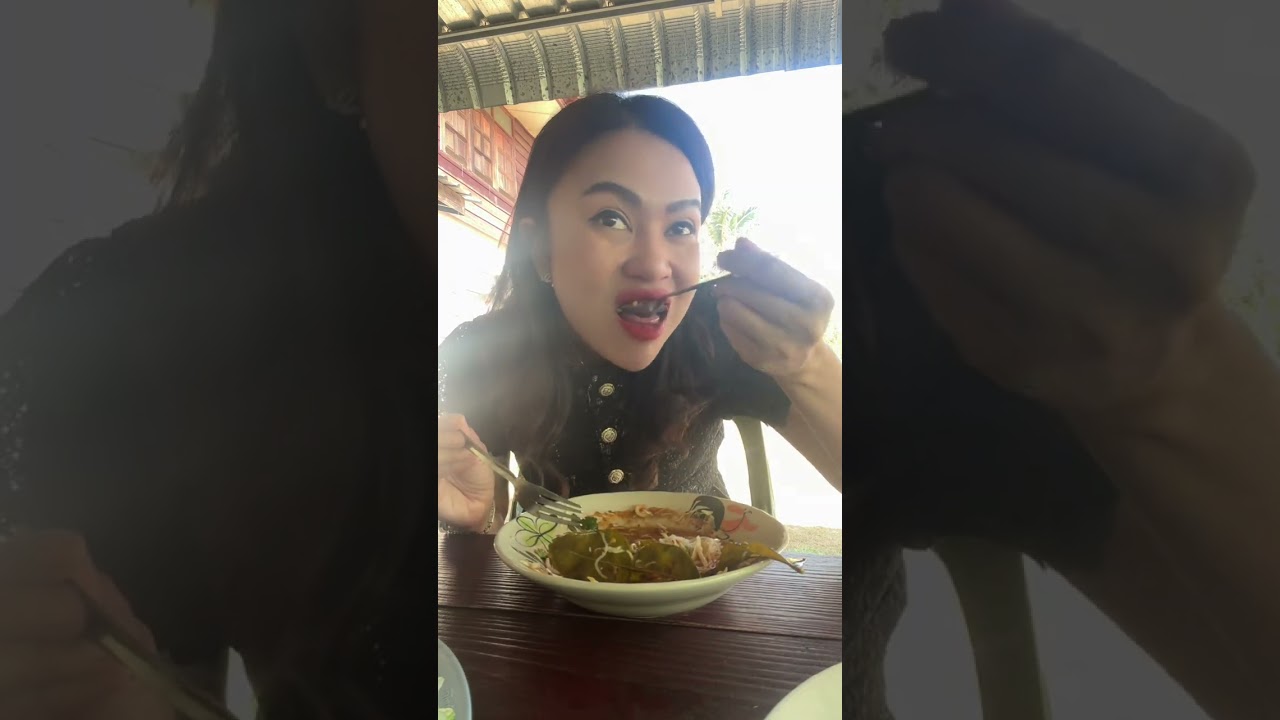ขนมจีนบีบสดธาตุพนม แซ่บๆจ้ามาจ้า