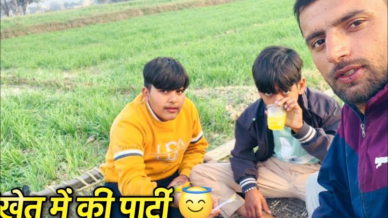 Khet m kri party 😇😍
