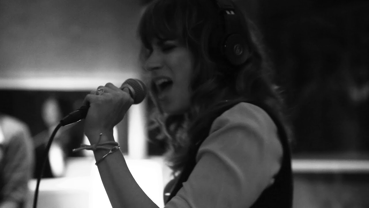 Nicole Atkins - Darkness Falls so Quiet (Official Video)