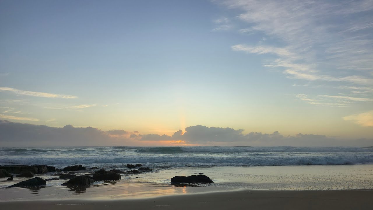 Translucent Morning at Point Arkwright, Australia | Sunrise 166 – Split Light | UHD, 4K