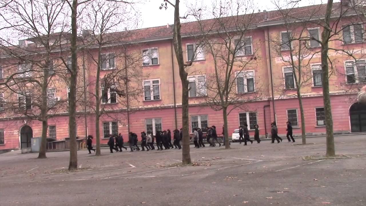 Ultimo saluto alla caserma 