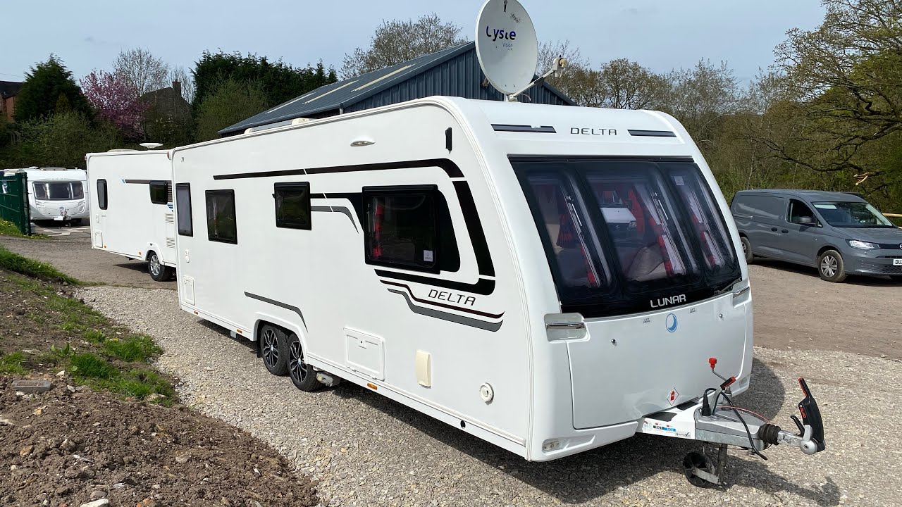 2016 Lunar Delta TI transverse island bed fully loaded with oyster sat, Dometic aircon, E+P auto