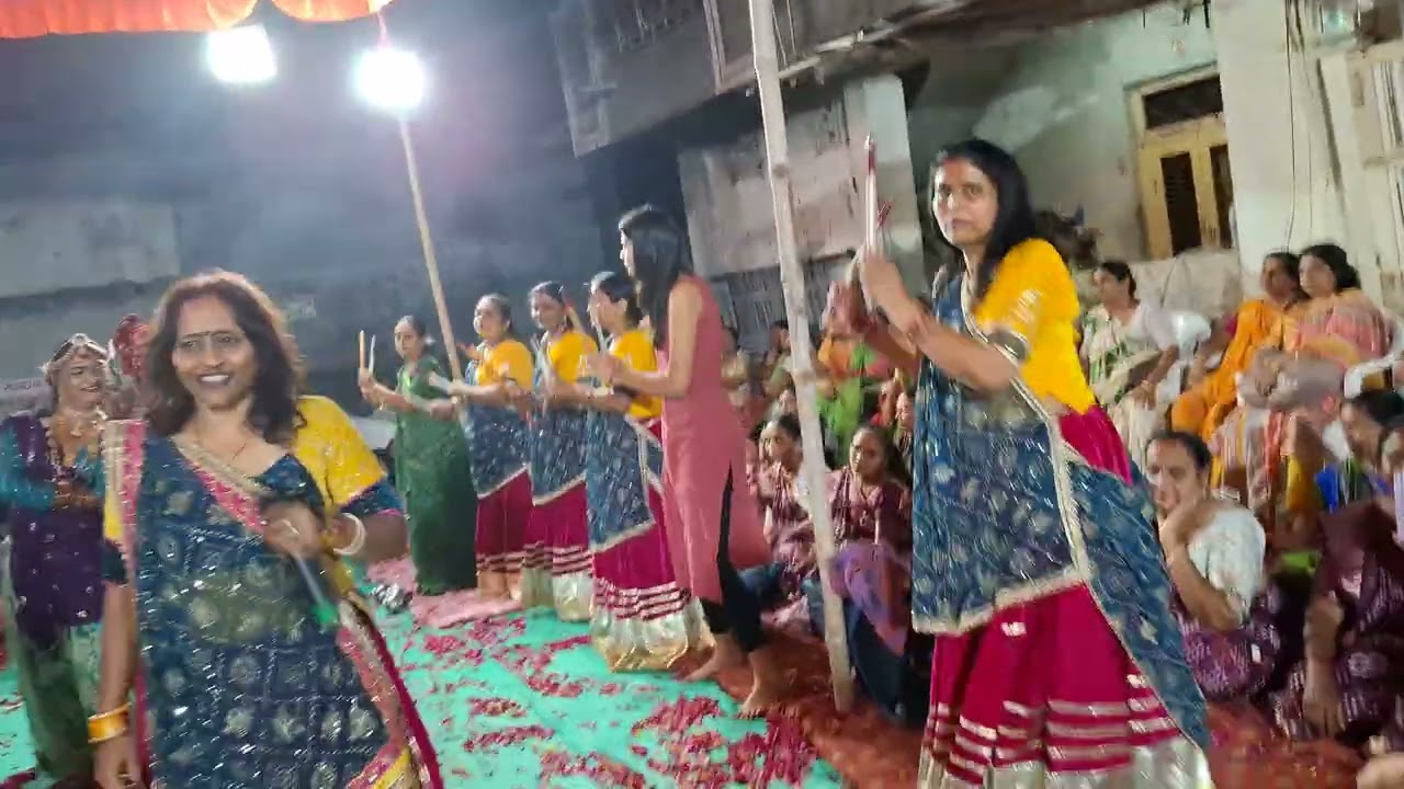 Aanand garba group mathura nagri Vadodara nita patel 