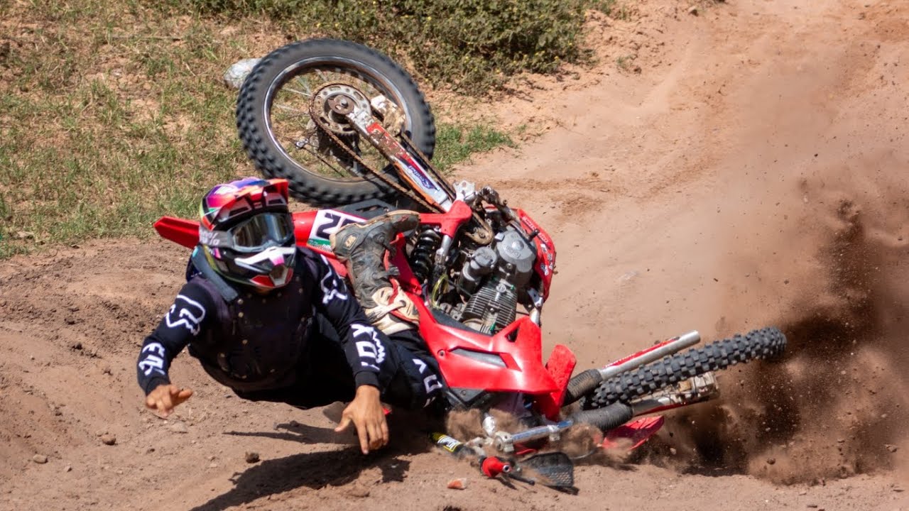 CAIDAS DE MOTOS CARRERA RALLY PORONGO