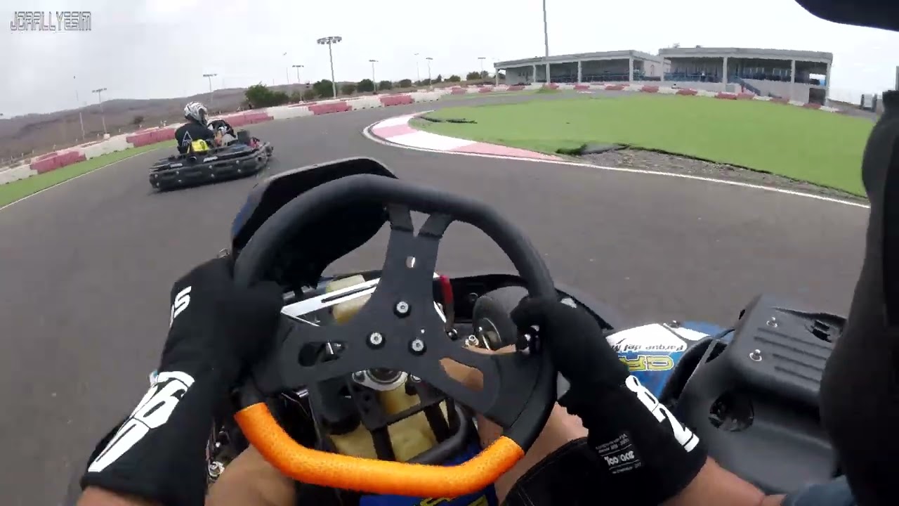 Batalla en carrera por el 1º puesto / CRG Centurion
