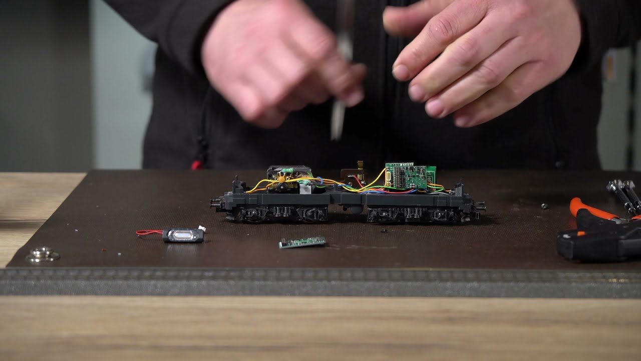 Das Nachrüsten einer H0 Lokomotive mit einem mSD3 Sounddecoder 60977 von Märklin