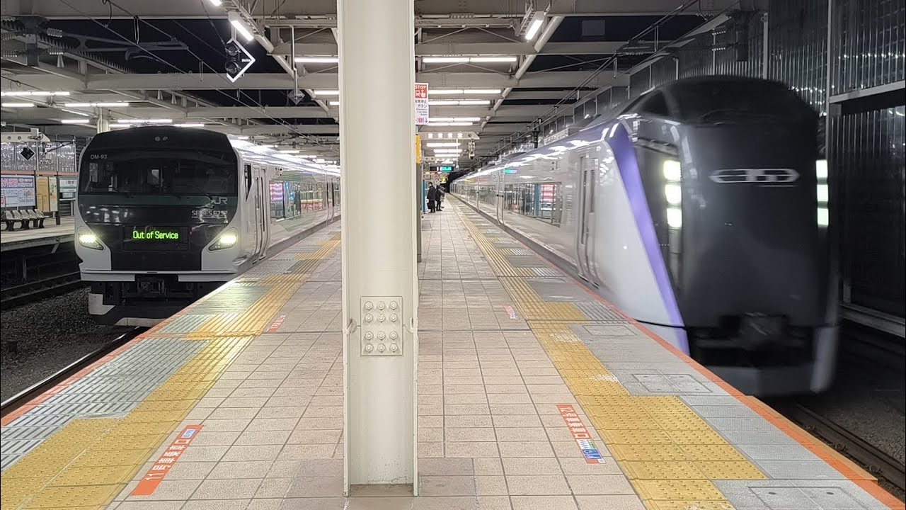 [新旧かいじが並ぶ瞬間！]E353系 S114編成 特急かいじ57号甲府行が武蔵小金井駅1番線を通過するシーン