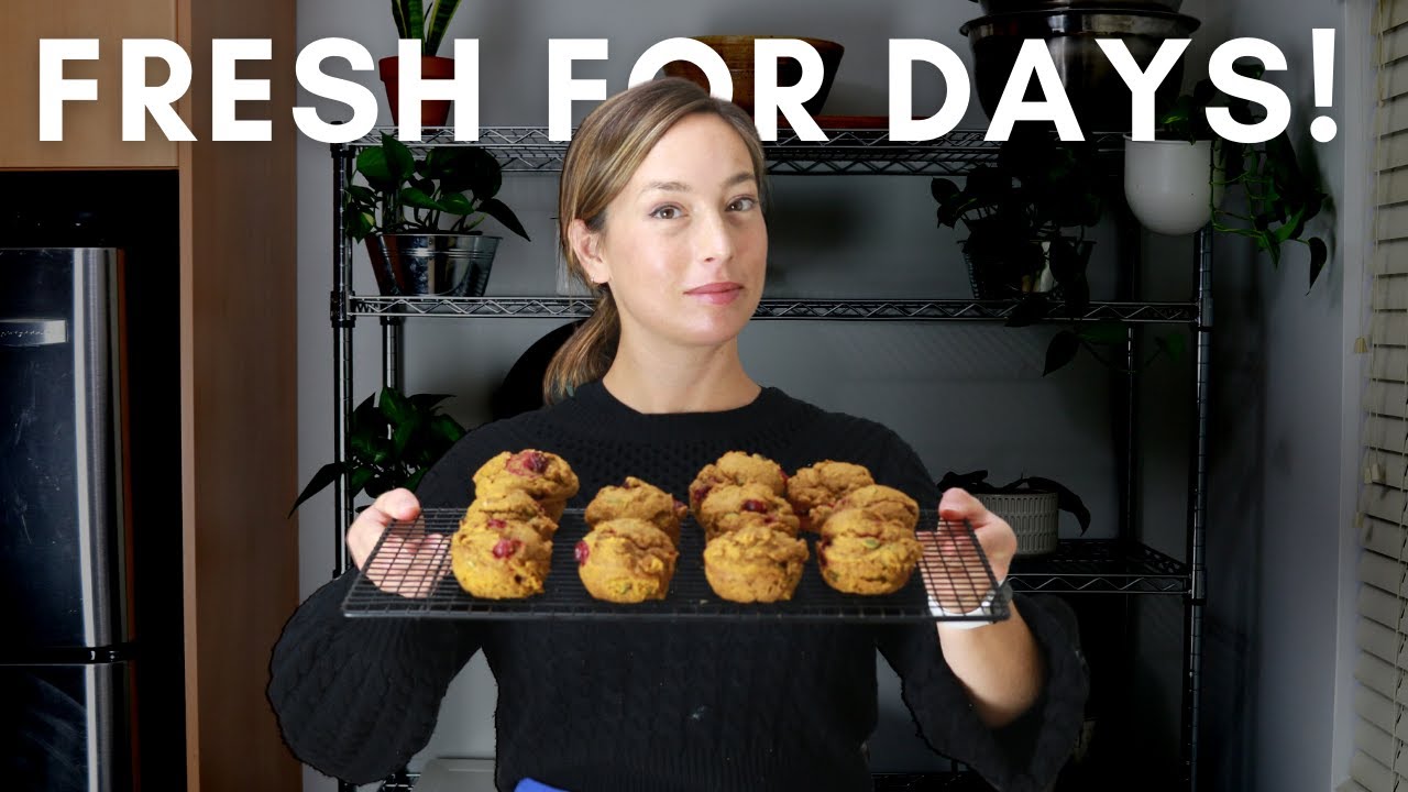 EASY PUMPKIN MUFFINS RECIPE (They stay fresh for so long!)