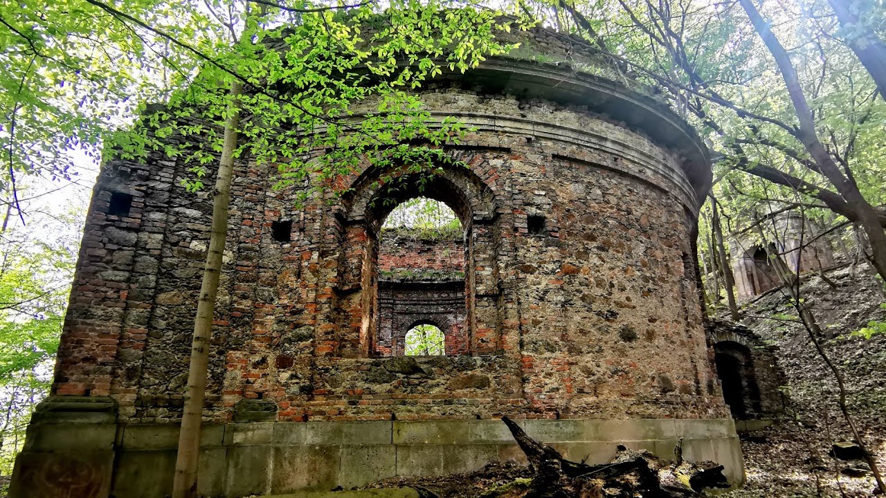 Ruina Hraběc&iacute; kaple (Čertova kaple)