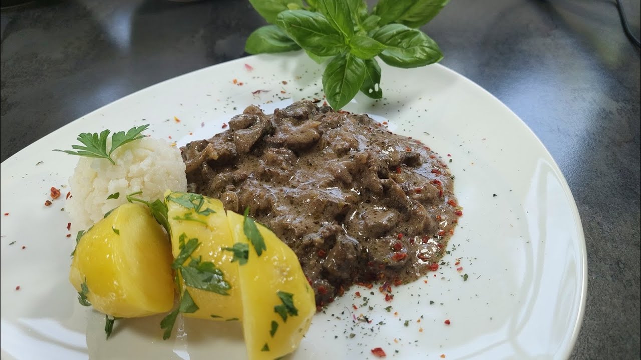 H&uuml;hnerleber ger&ouml;stet, ein schnell zubereitetes Gericht aus Innereien. Pikant und es schmeckt.