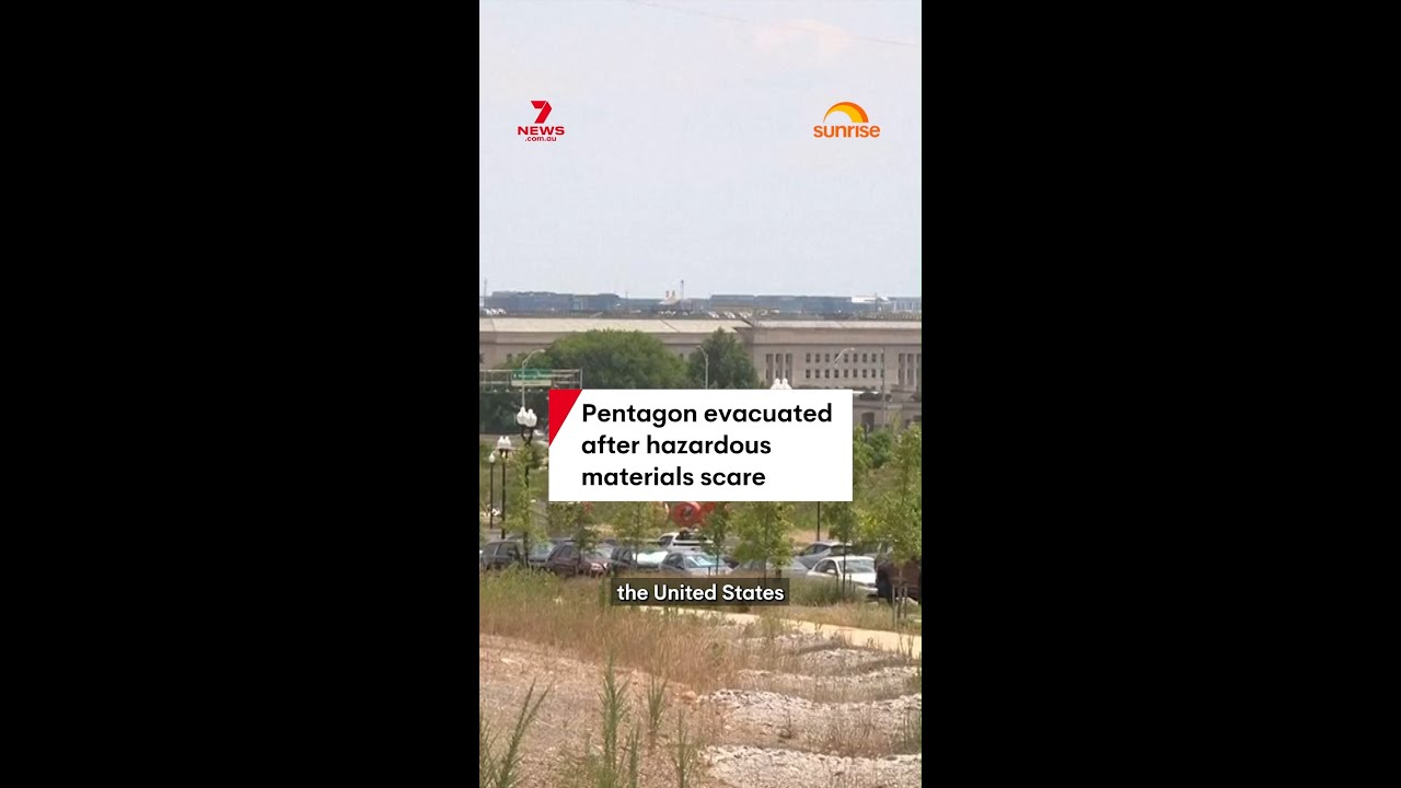 Пентагон эвакуирован после инцидента с опасными материалами.