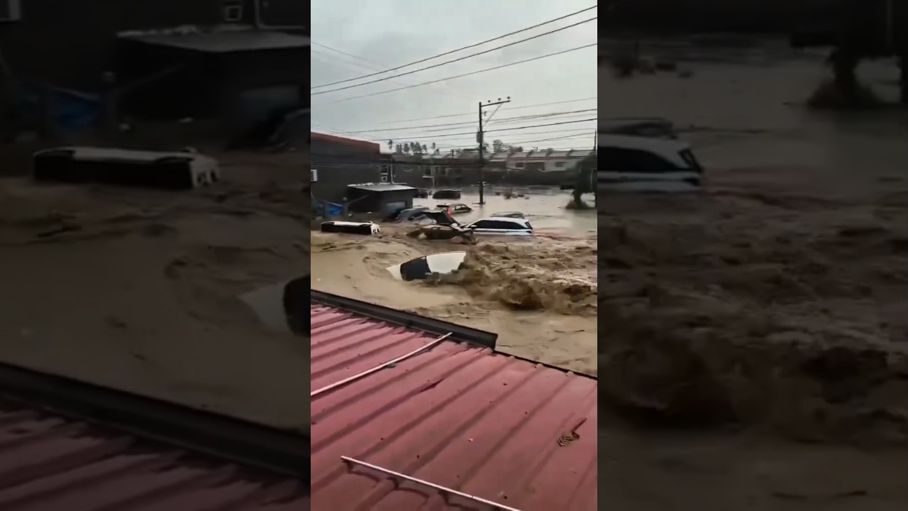 Massive Floods Caught On Camera #floods #disaster #shorts #viral #flood