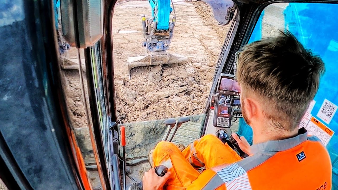 Plantforce KOBELCO Excavator with Leica 3D Machine Control