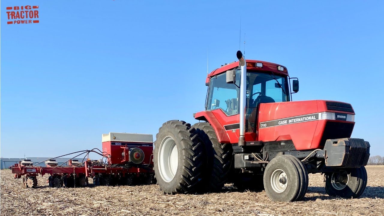 CASE INTERNATIONAL 7110 MAGNUM Tractor Planting Corn