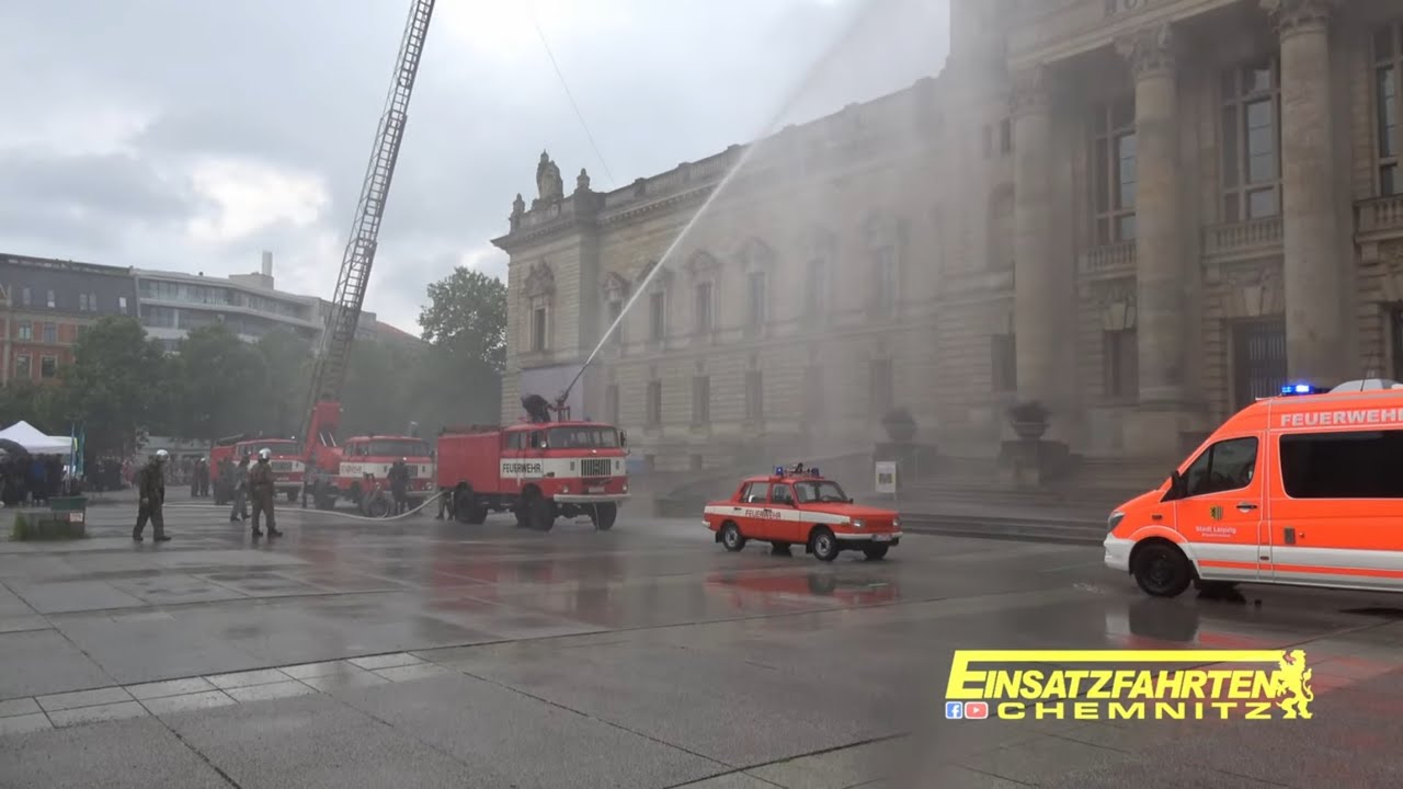 DDR Feuerwehr und moderne Feuerwehr Größte Übung seit der Wende beim Landesfeuerwehrtag in Leipzig