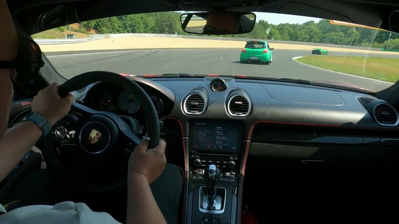 Brno Porsche GT4 a KTM Gt 4 :-) otec a syn