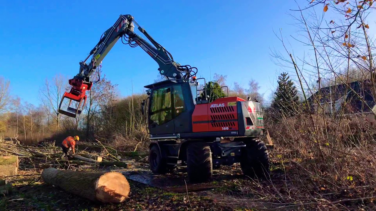 Loonbedrijf Gebr. Naaijer Winschoten met hun nieuwe ATLAS 160W Blue.