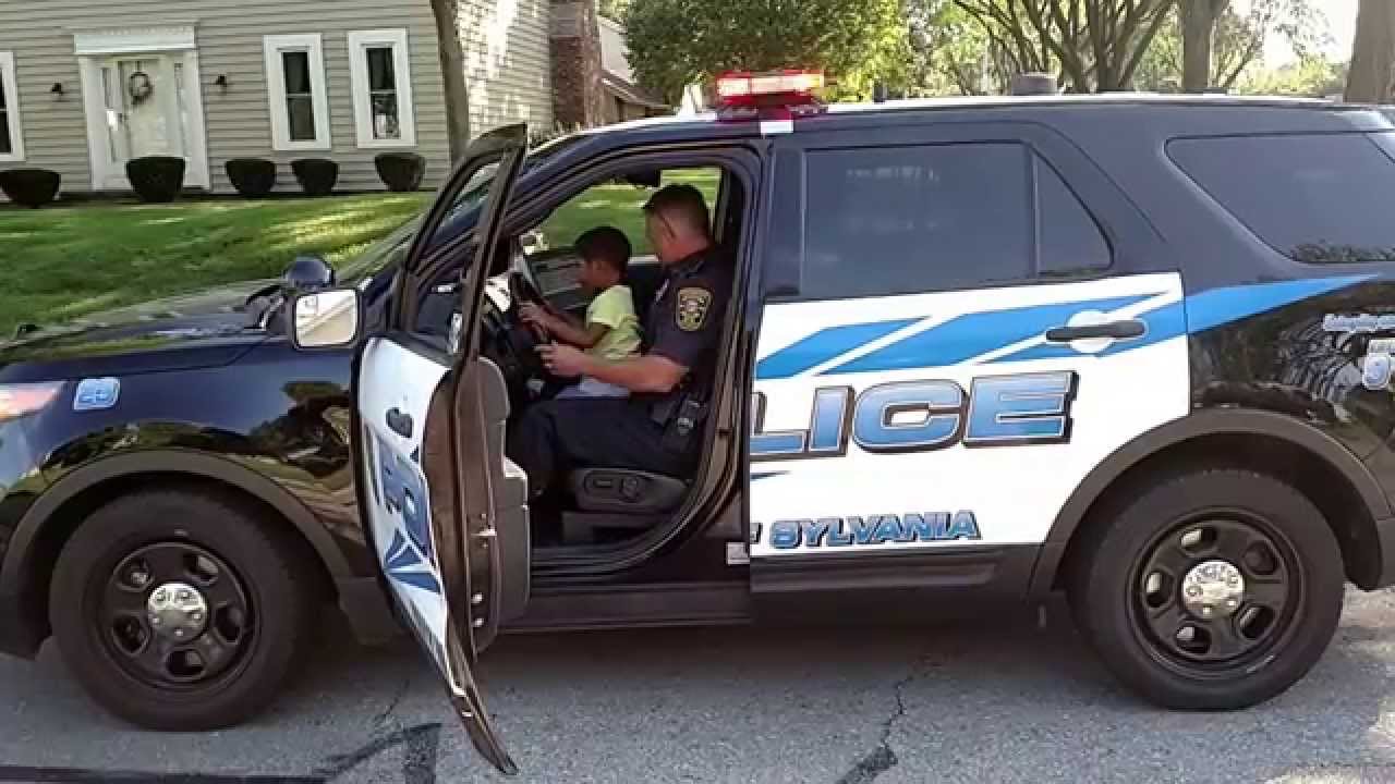 3 year old gets arrested for waving saying 