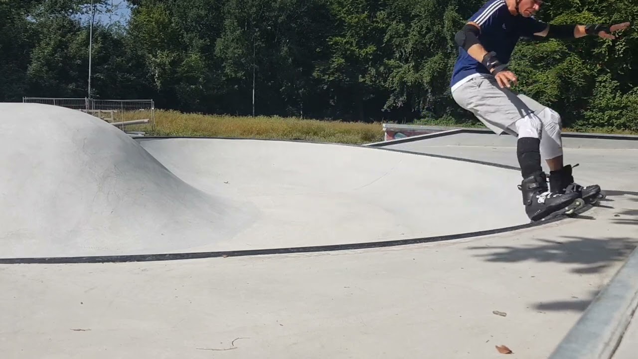 Skating inline aggresive at beatrix skatepark Almere
