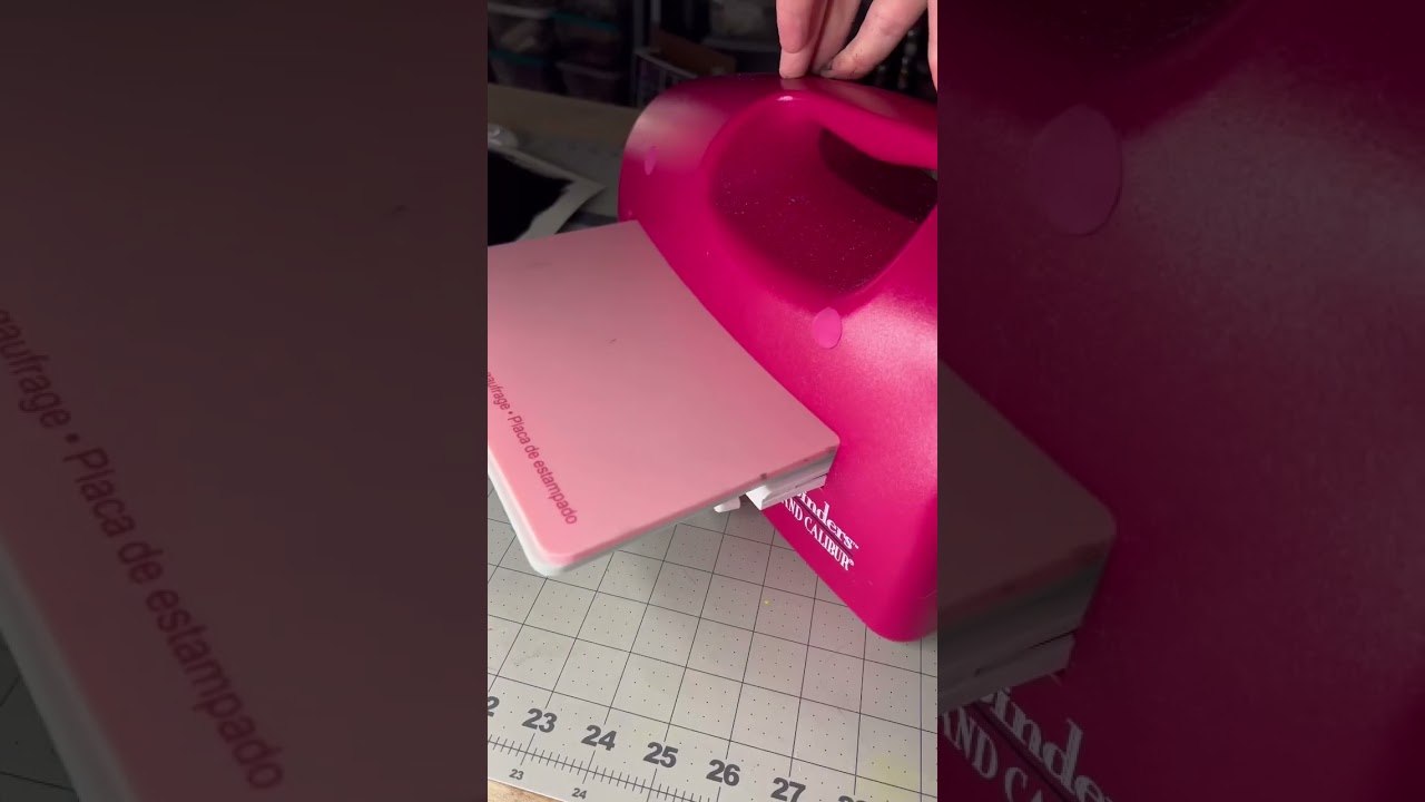 Making a leaf print. 🍃#leafprint #leafprinting #artprocess #printmaking