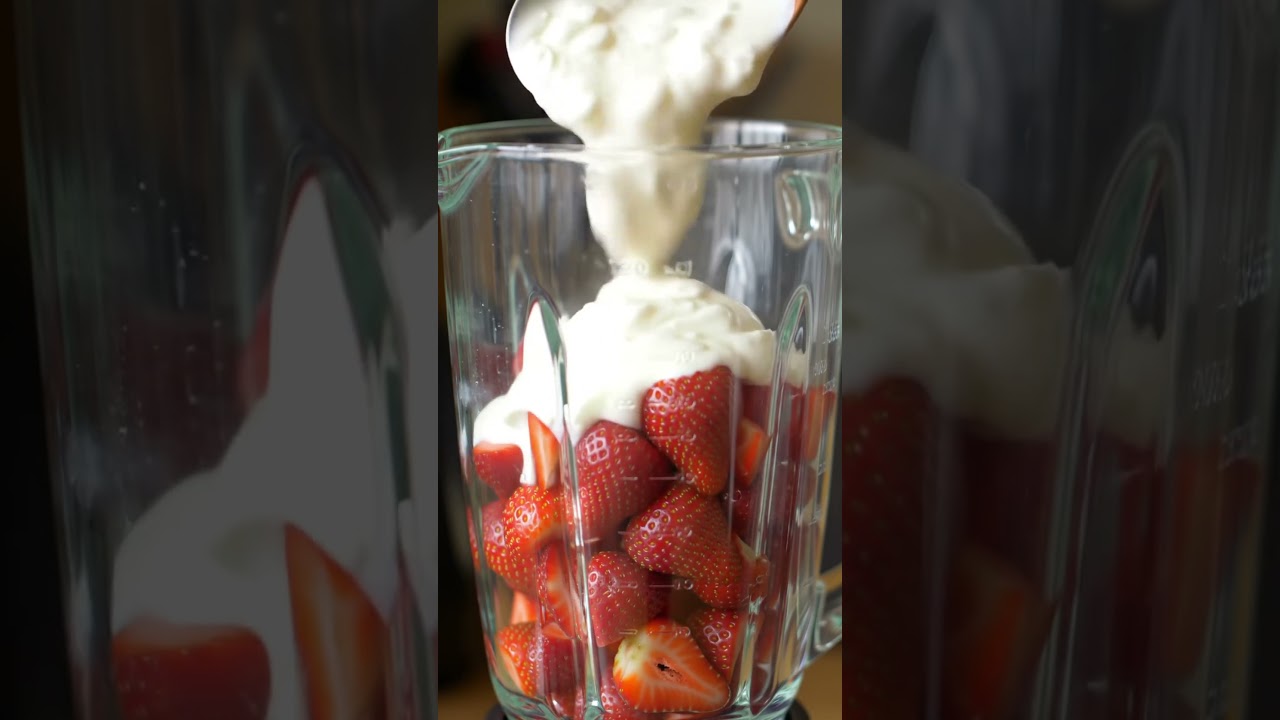 🍓🥤 Making a Perfect Strawberry Smoothie! ✨#shorts #strawberry #asmr #smoothie #drink #refreshing