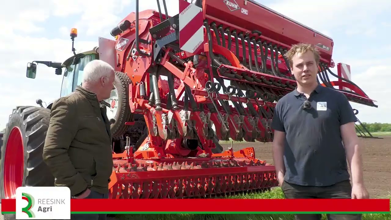 KUHN HRB302 met KUHN PREMIA 300   24SL en SH30 zaaicombinatie van Werktuigenvereniging Ruinerwold 1