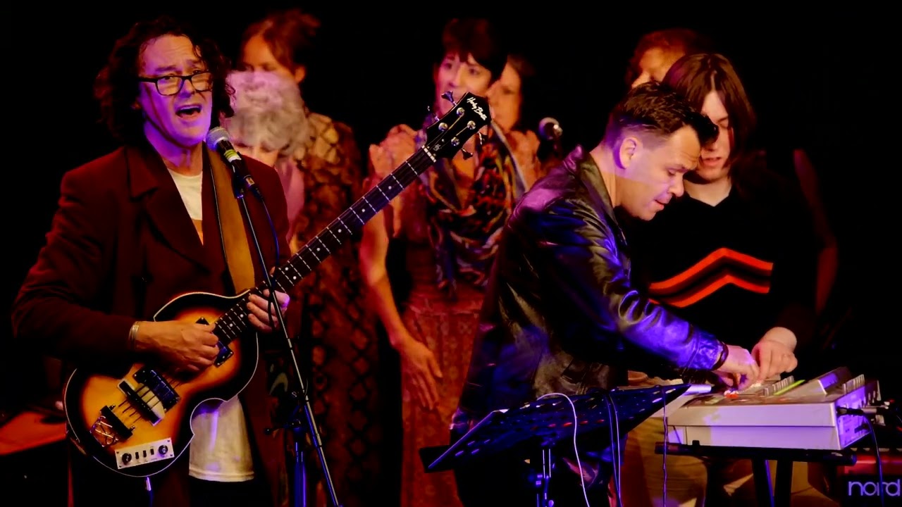 50cc live tribute to 10cc - I'm Not in Love - with 700 vocals!