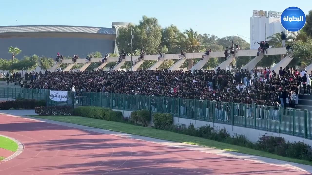 جماهير الحسنية تنتفض في وجه اللاعبين والمسيرين