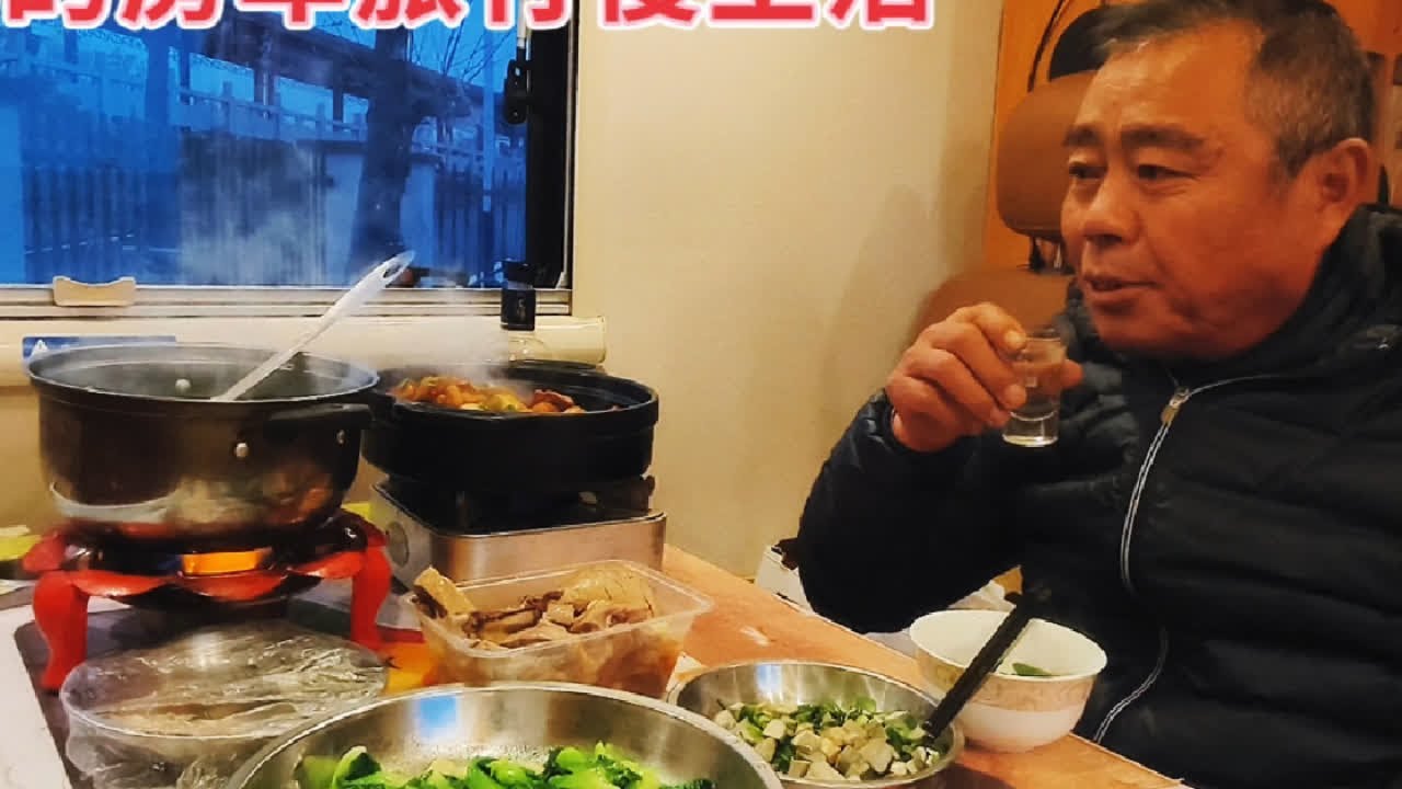 老兵房车游日记，走进乡村田园悠闲的露营生活，烧下酒菜晚上喝点#我的房车日记 #房车露营美食 #房车生活家 @房车生活家