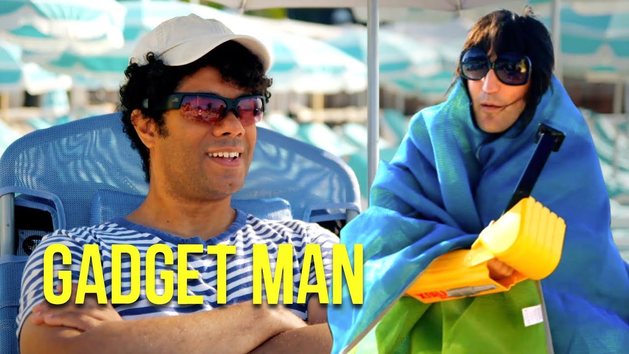 Richard Ayoade & Noel Fielding Hit The Beach | Gadget Man