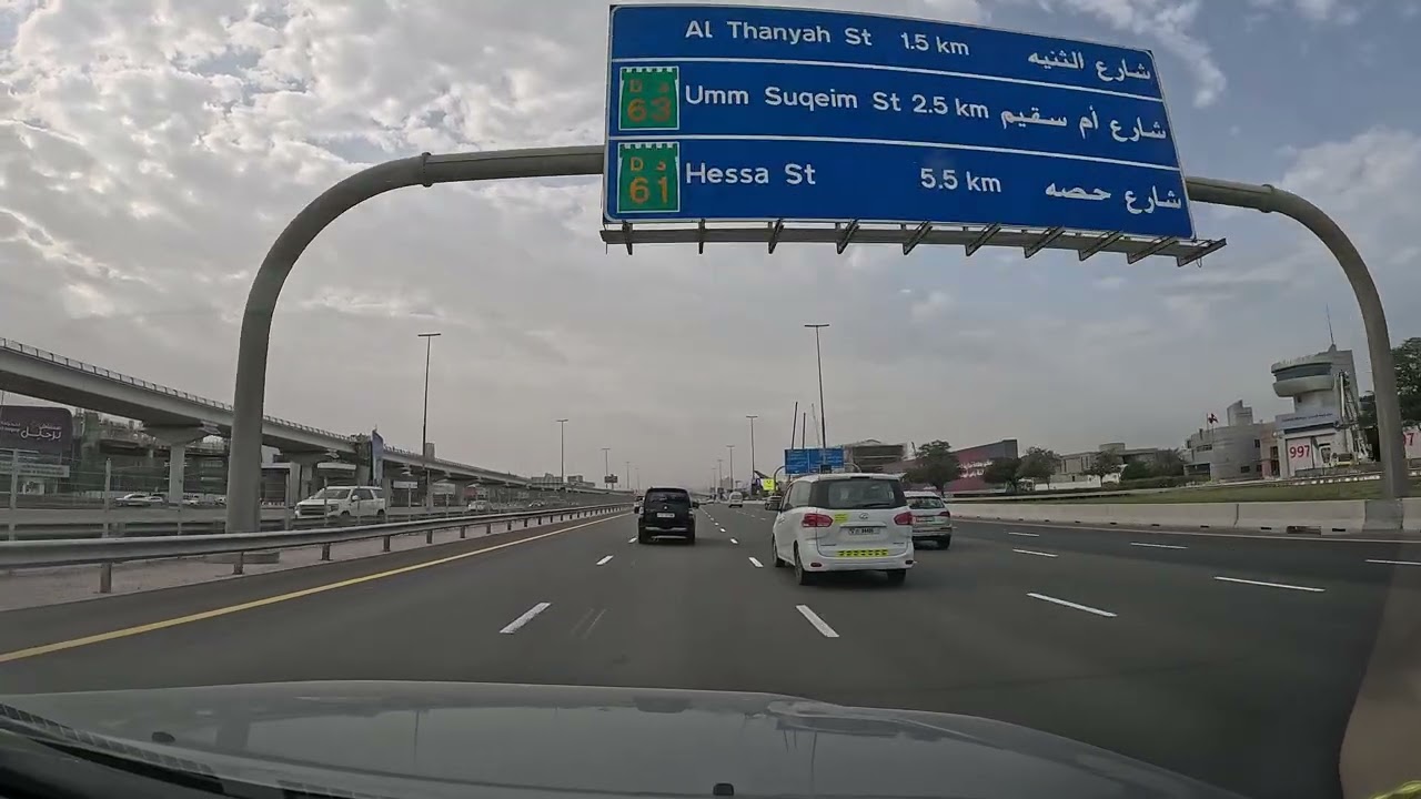 দুবাই এর গাড়ি চালানোর কিছু নিয়ম। Some of the rules of the road when going from Dubai to Abu Dhabi.