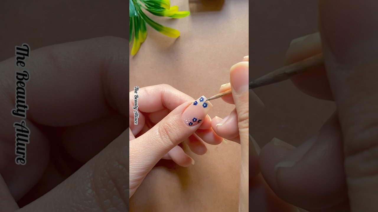 💅💙Blue floral nail art design #nailart2024 #shorts #shortvideo