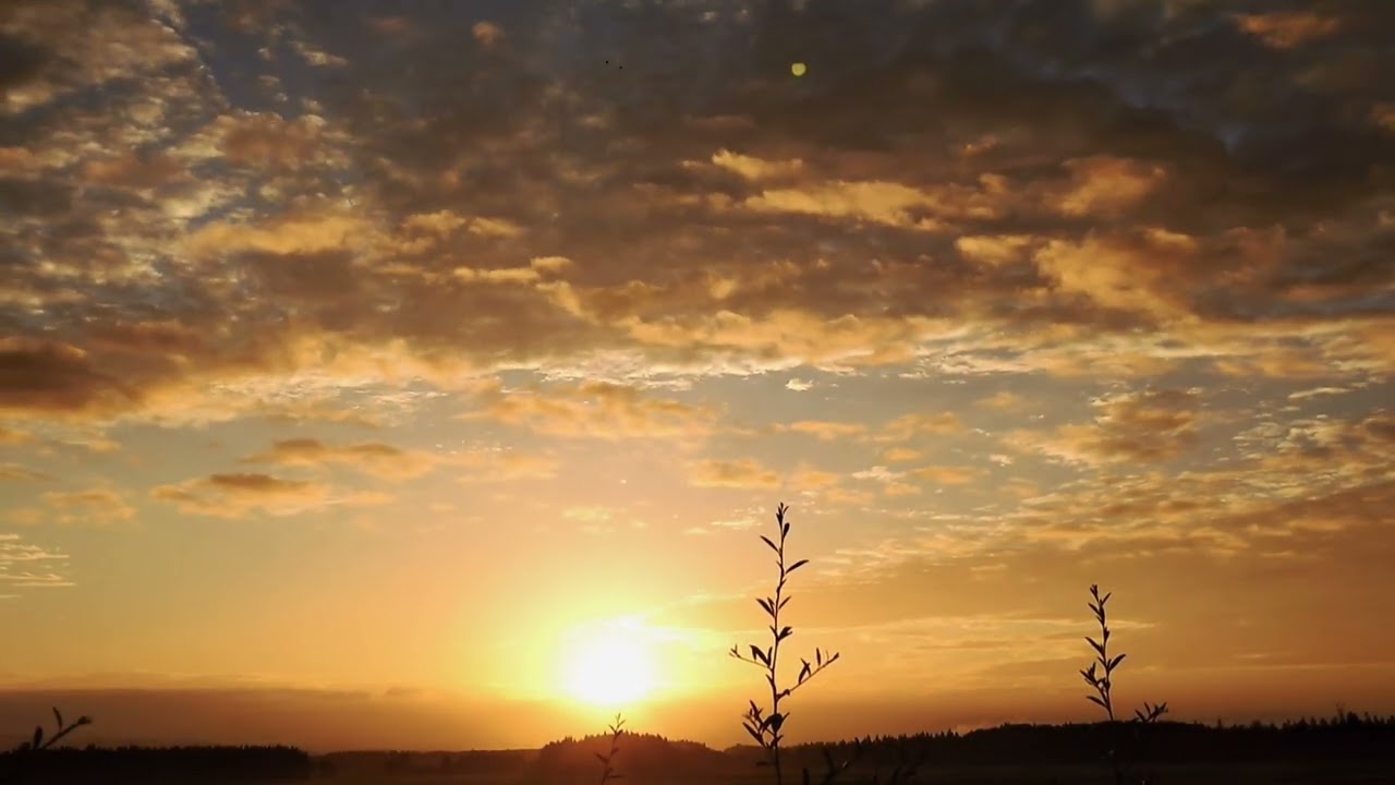 おはようございます🤗2025/10/14雲☁とコラボの朝✨秋の日の出🌄です🥰