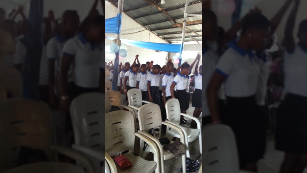 Entrée des des enfants de gloire Cotonou