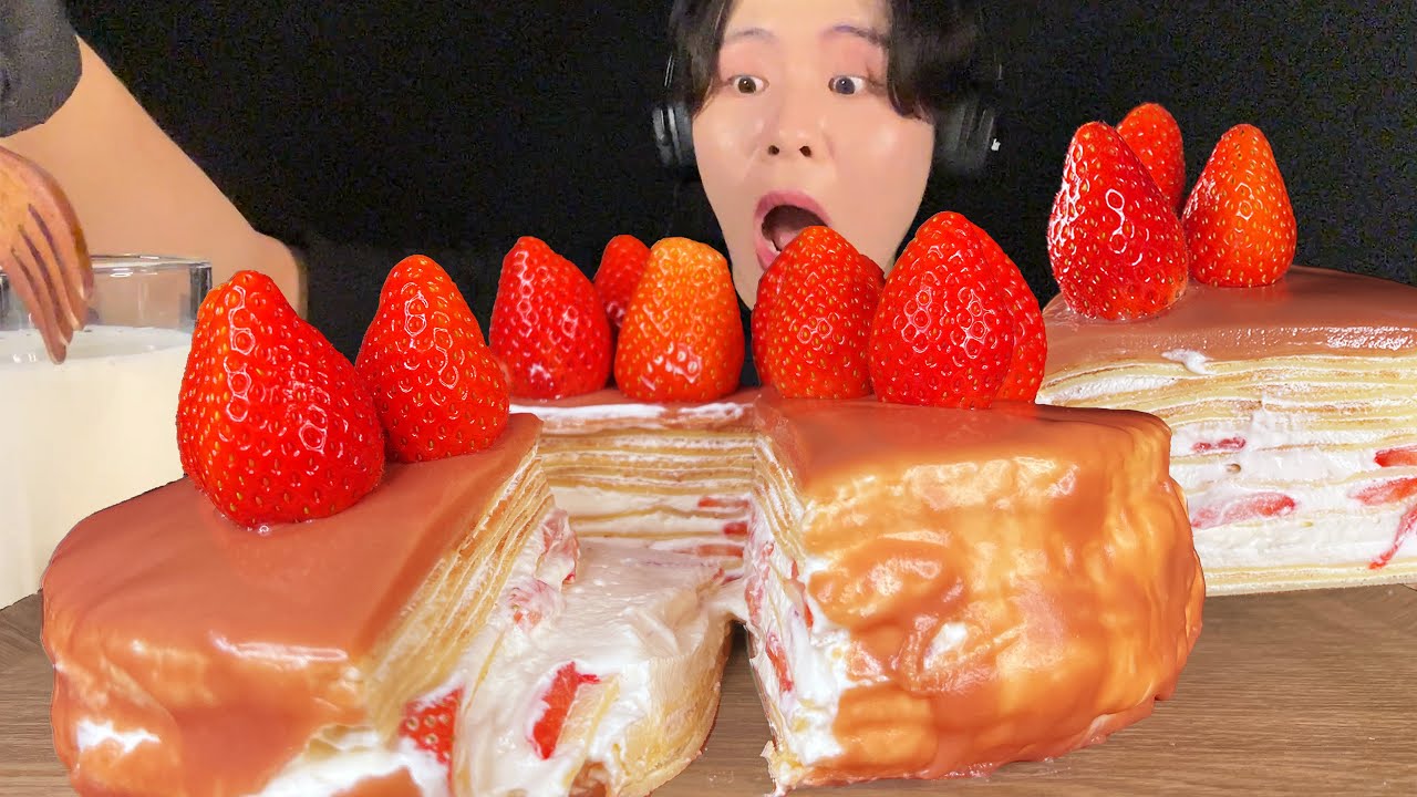 ASMR 苺のミルクレープ大食い‼️〜甘酸っぱい恋愛とか知らないんだが〜【咀嚼音】