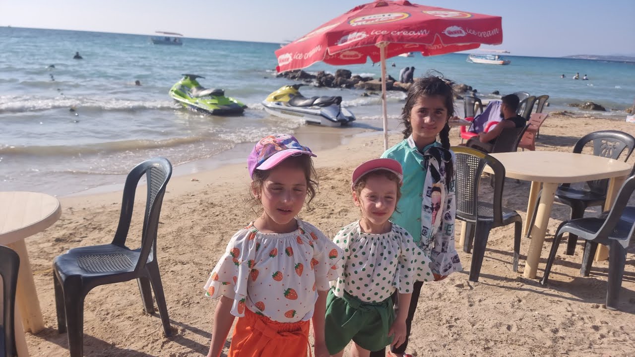 بين إدلب والبحر.. لقاء الأطفال الأول مع الأمواج