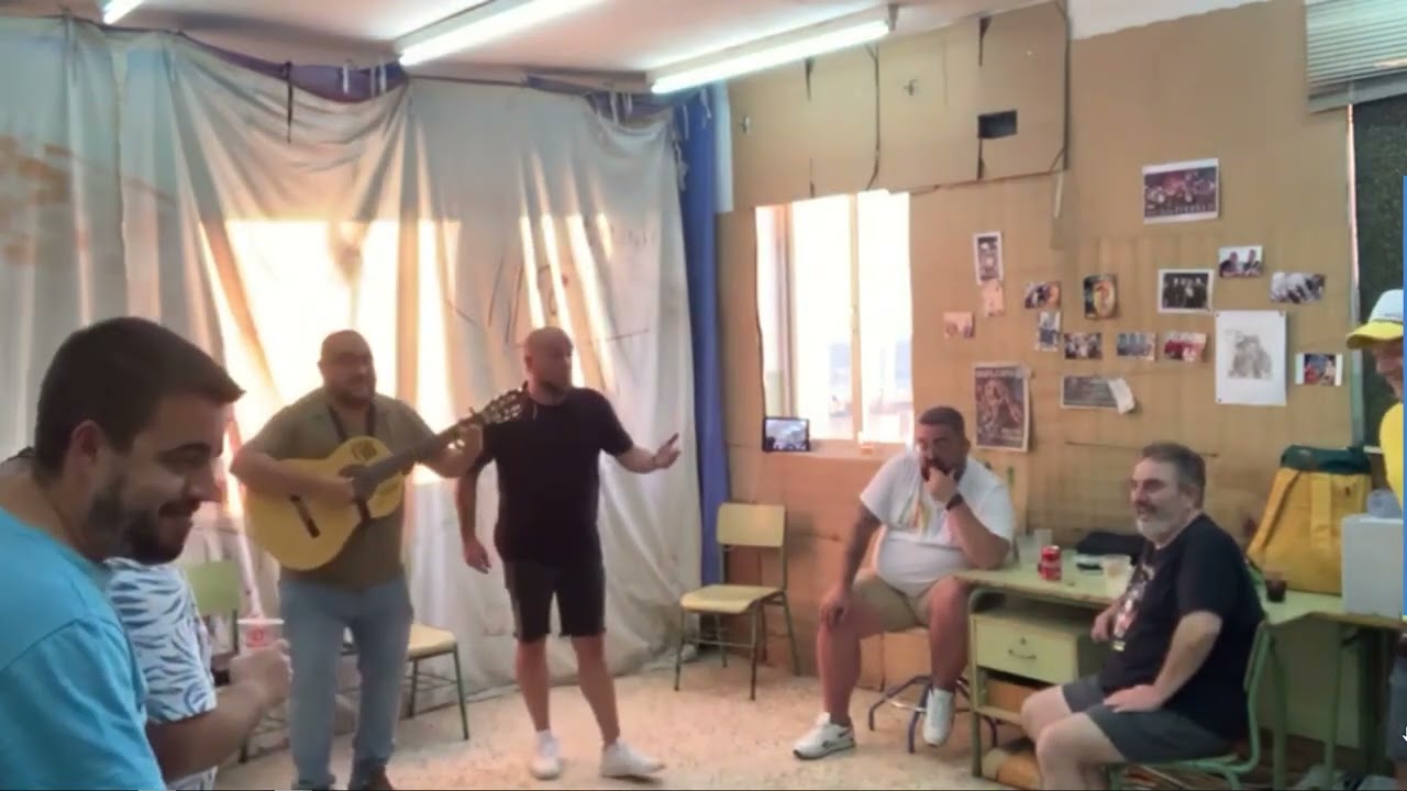 Manolin Santander y Carlitos Pérez presentan al grupo el pasodoble de medida