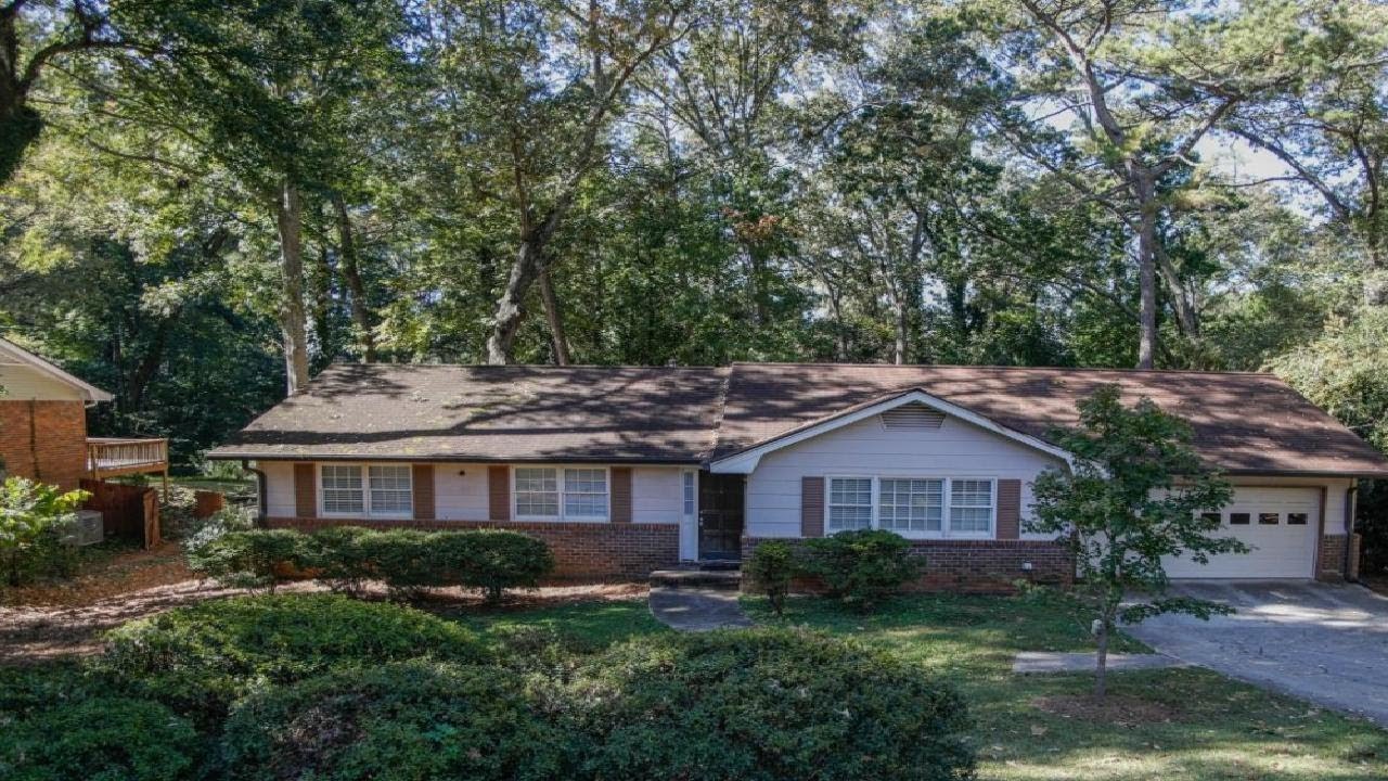 4042 Shady, Lilburn, GA Presented by Catherine Borah.