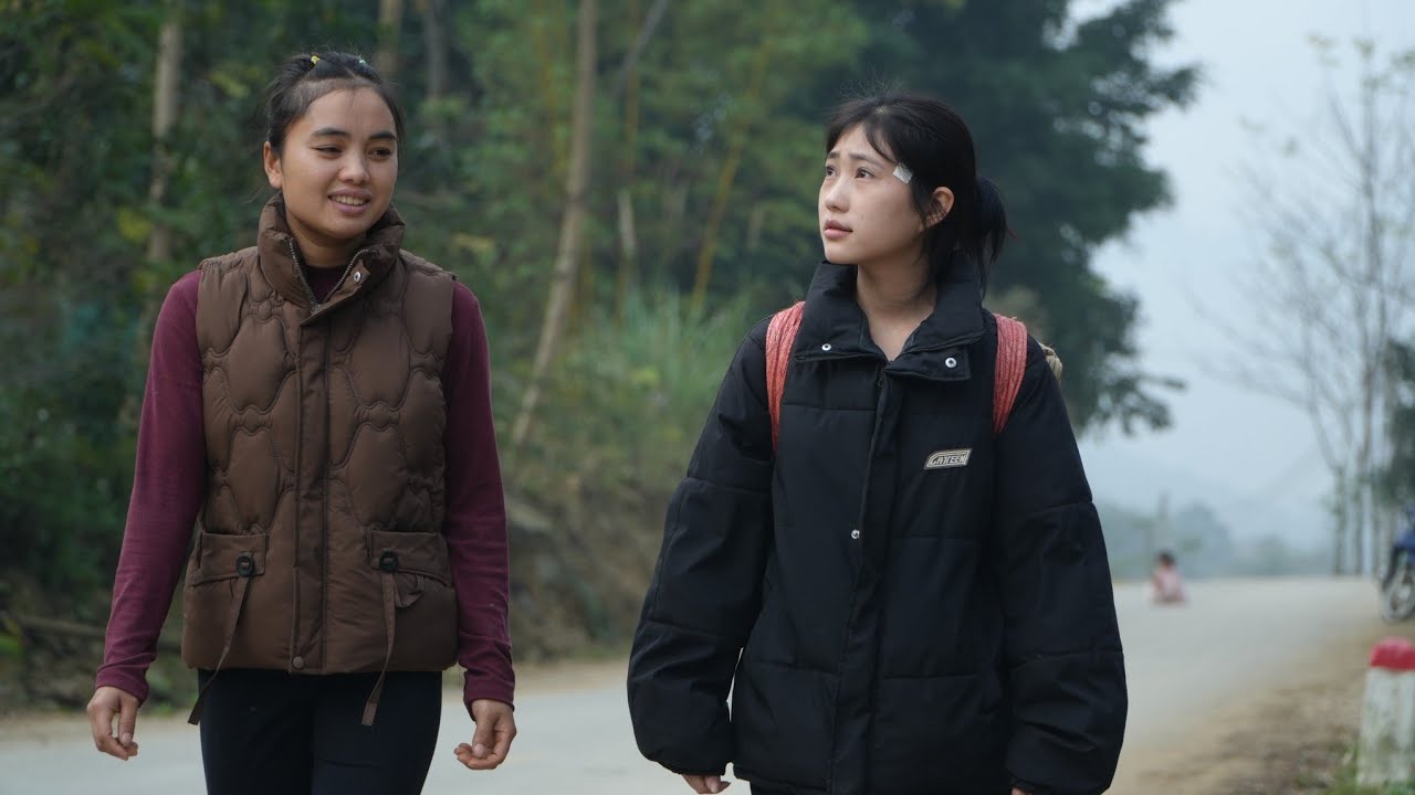 Ly Thi Di met someone she had helped before.Ly Hien Nuong