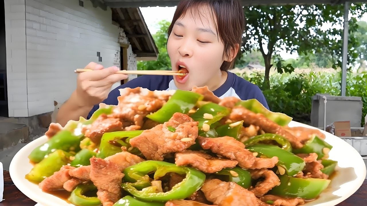 秋妹買塊三線肉炒小炒肉，再開罐爽脆蘿蔔乾，葷素搭配狂炫3碗飯【顏美食】