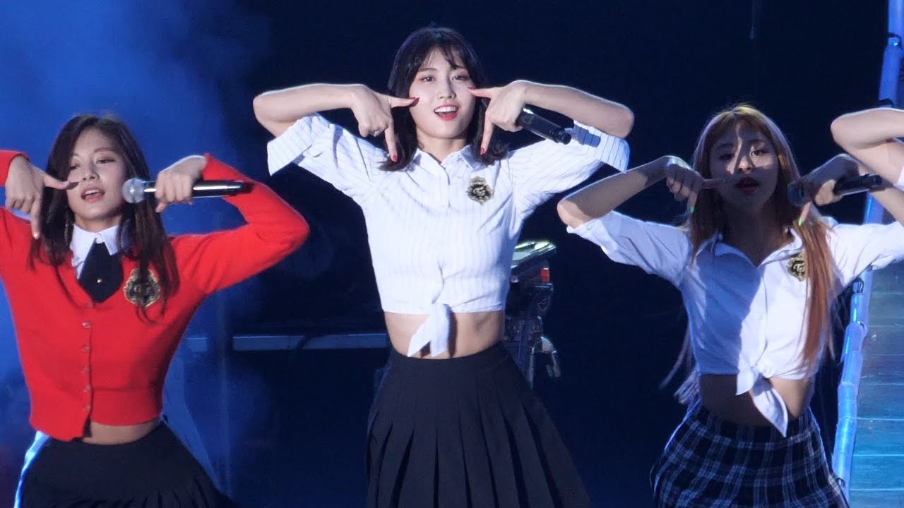 [4K] [180623] TWICE 트와이스 (MOMO 모모) - TT 티티 (롯데면세점 패밀리 콘서트) 직캠/Fancam by PIERCE