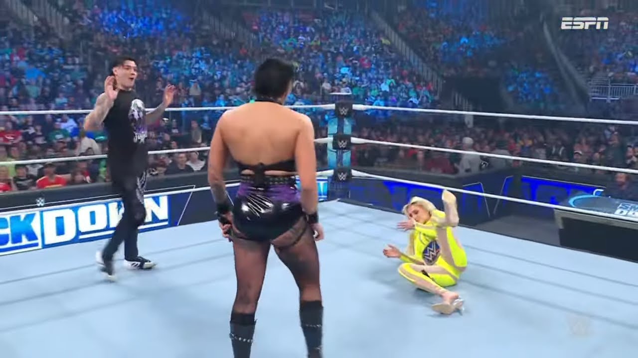 Charlotte Flair y Rhea Ripley se atacan Brutalmente - WWE SmackDow 17 de Marzo 2023 Español Latino