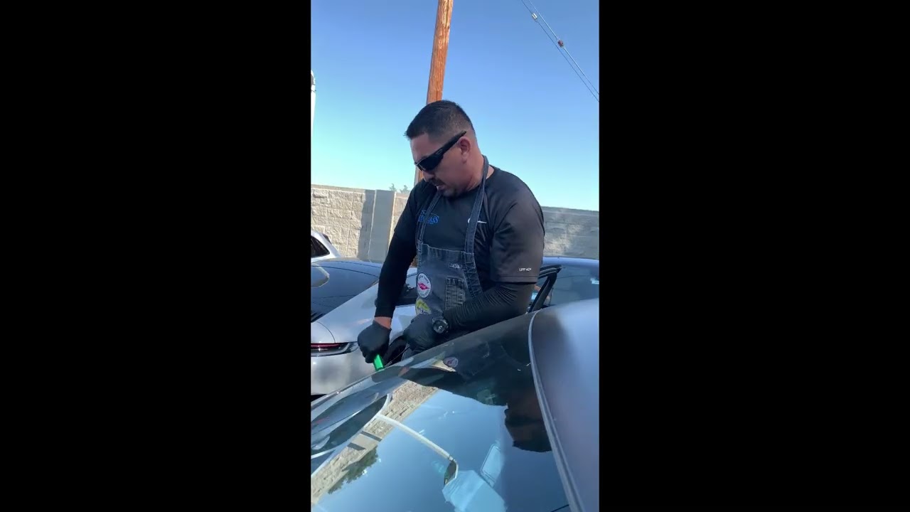 PORSCHE MACAN WINDSHIELD REPLACEMENT