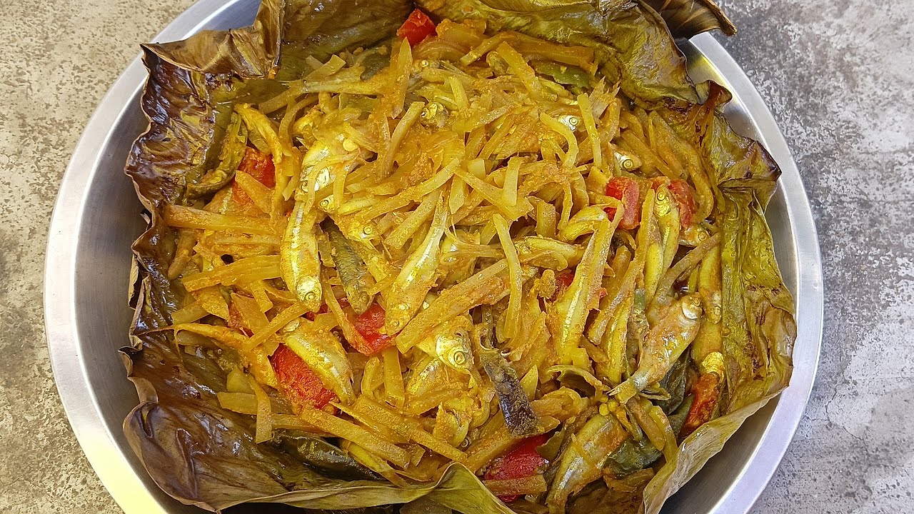 কলা পাতায় মোরোলা মাছের পাতুরি.. 